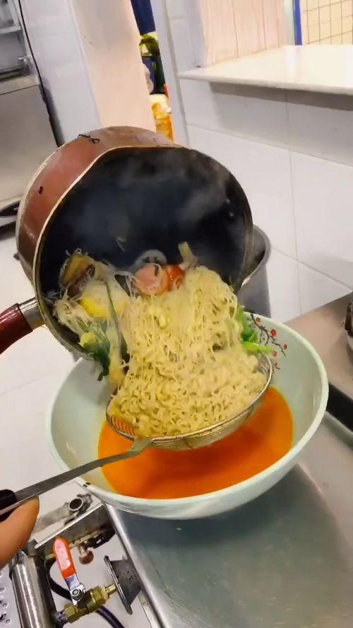 麻辣烫制作过程视频,一锅鲜香四溢的味蕾之旅